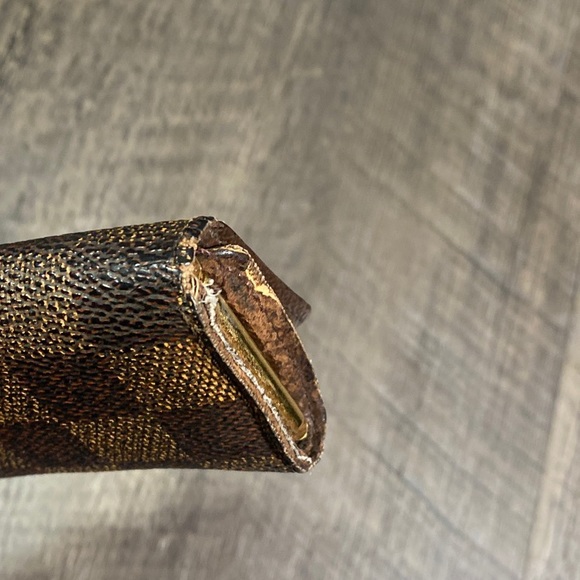 LOUIS VUITTON Damier 4 Key Holder - Picture 6 of 8